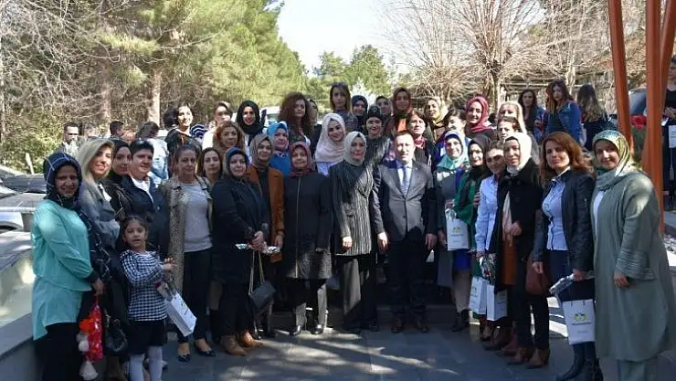 Başkan Beyoğlu belediyenin kadın çalışanlarıyla bir araya geldi