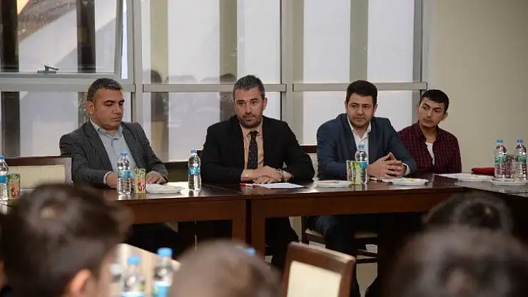 Başkan ,Çetin gençlerin sorun ve taleplerini değerlendirdi