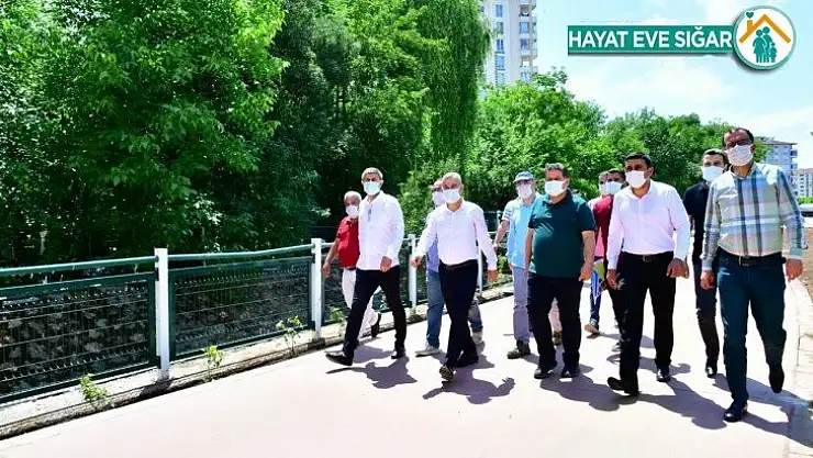 Başkan Çınar, devam eden yeni sosyal yaşam alanını inceledi
