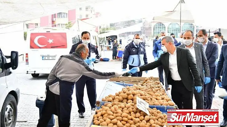 Başkan Çınar, maske ve eldiven dağıttı, uyarılarda bulundu