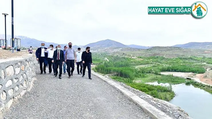 Başkan Çınar, millet bahçesi ve seyir terasını inceledi