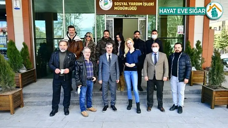 Başkan Çınar, sanatçıları doğal ürünler pazarında ağırladı
