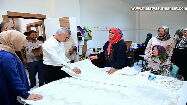 Başkan Çınar, Şehit Ömer Halisdemir Gençlik Merkezindeki Çalışmaları İnceledi