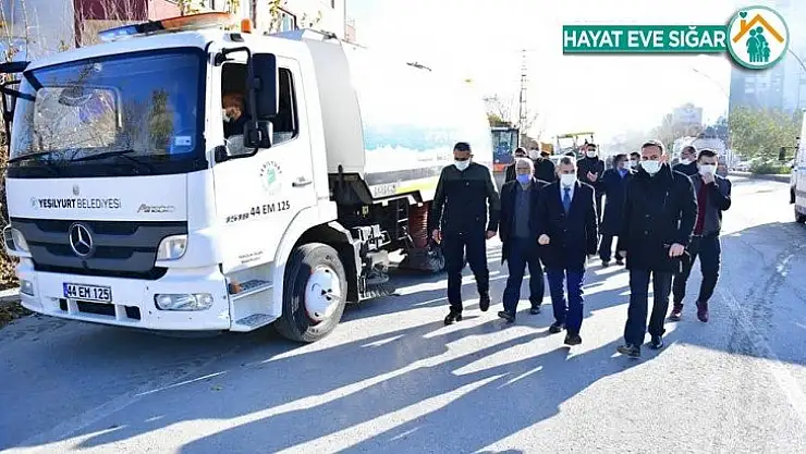 Başkan Çınar, temizlik ve yol yenileme hizmetlerini inceledi
