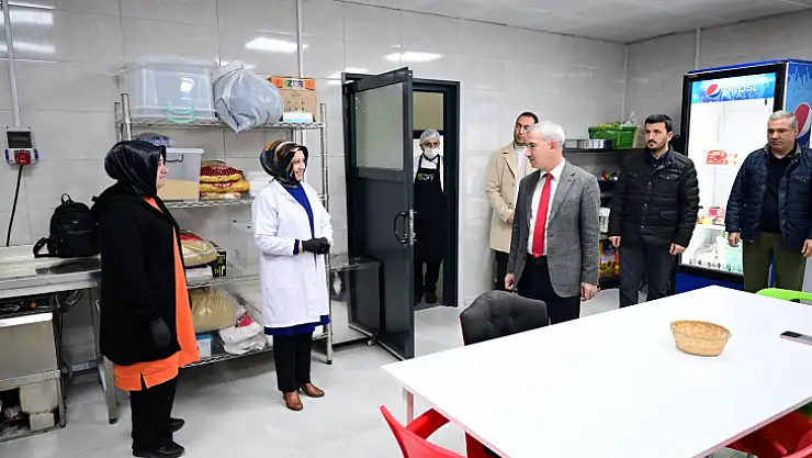 Başkan Çınar, Yeşilyurt Belediyesi Yemek Fabrikasını İnceledi