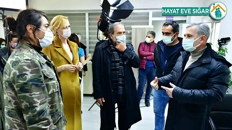 Başkan Çınar, Yeşilyurt'ta çekilen 'Gırift' dizi setini ziyaret etti