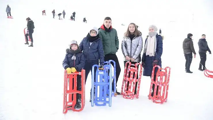 Başkan Ertuğrul Çetin'den ikinci karne hediyesi