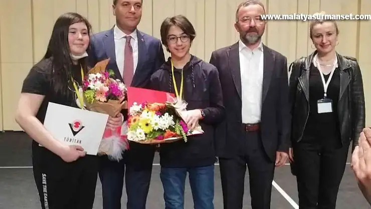 Başkan Fadıloğlu proje yarışmasında birinci olan öğrencileri tebrik etti