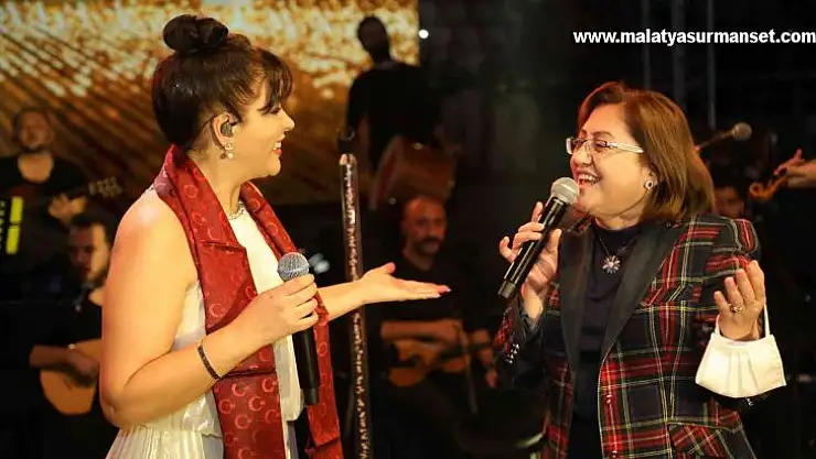 Başkan Fatma Şahin, Zara ile düet yaptı