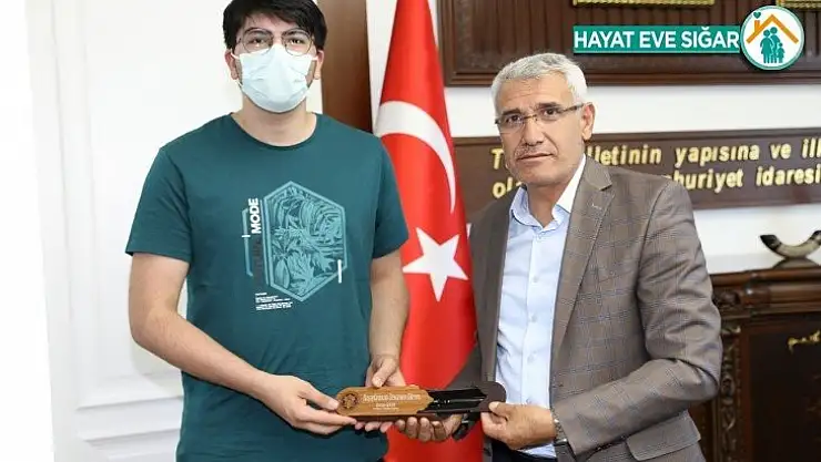 Başkan Güder dünya birincisi Balaban'ı ağırladı