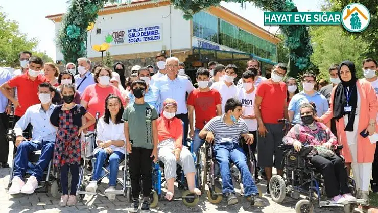 Başkan Güder, özel gereksinimli bireyler ve aileleriyle buluştu