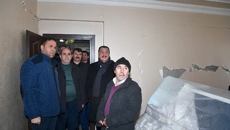 Başkan Gürkan depremde hasar gören yerleri ziyaret etti