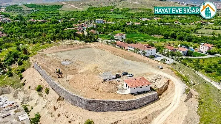 Başkan Gürkan, sentetik çim saha alanlarında inceleme yaptı