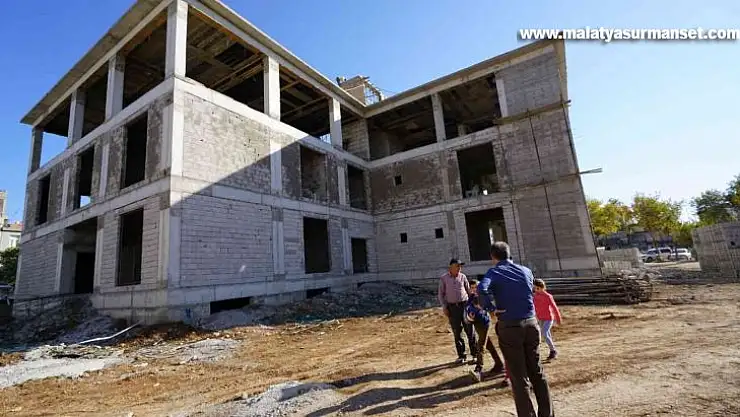 Başkan Kılınç, gençlik merkezi inşaatında incelemelerde bulundu