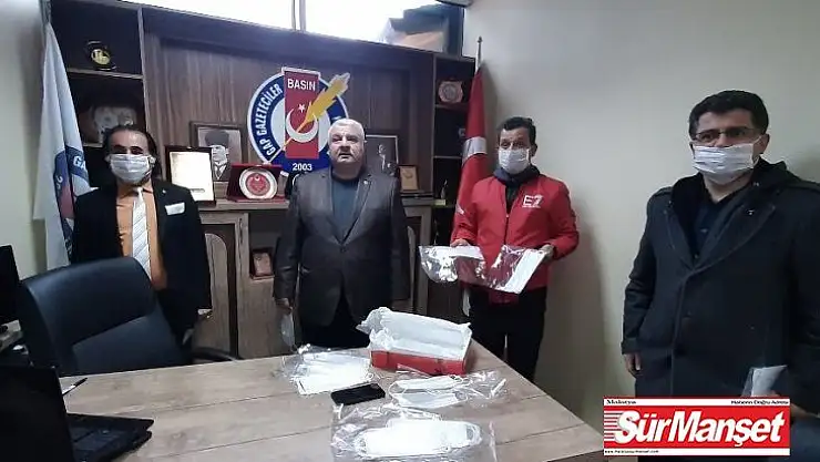 Başkan Kıymaz'dan gazetecilere maske