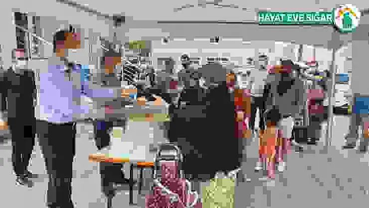 Başkan Şahin vatandaşlara aşure dağıttı