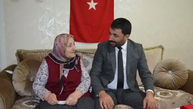 Başkan Samanlı, Fatma Teyzeye Ziyaret Etti