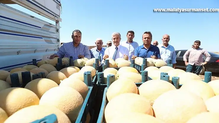 Başkan Tahmazoğlu, çiftçilerle ekti çiftçilerle topladı