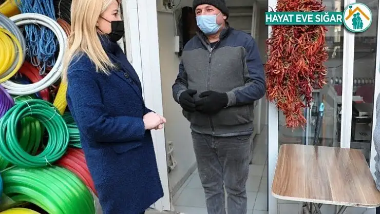 Başkanın esnaf ziyaretinde duygusal anlar yaşandı
