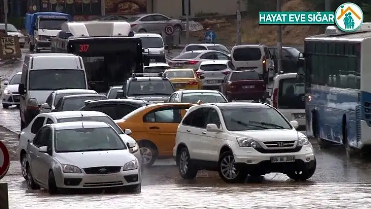 Başkent sağanak yağmura teslim