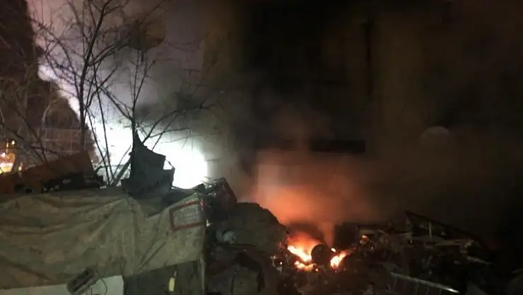 Başkent'te 2 katlı evde yangın: 4 yaralı