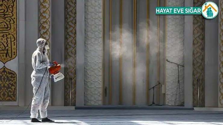 Başkent'te camilerde temizlik ve dezenfeksiyon