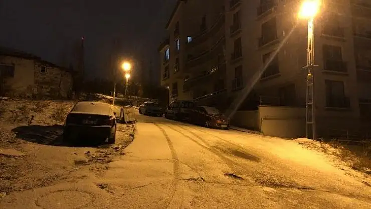 Başkent'te Mart ayında kar yağışı