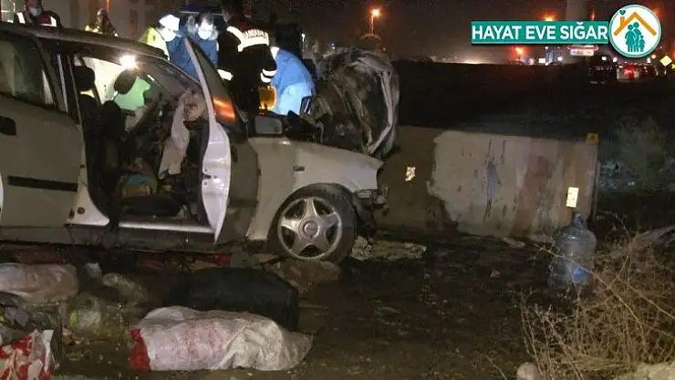 Başkent'te otomobil bariyerlere çarptı: 1 ölü, 2 yaralı