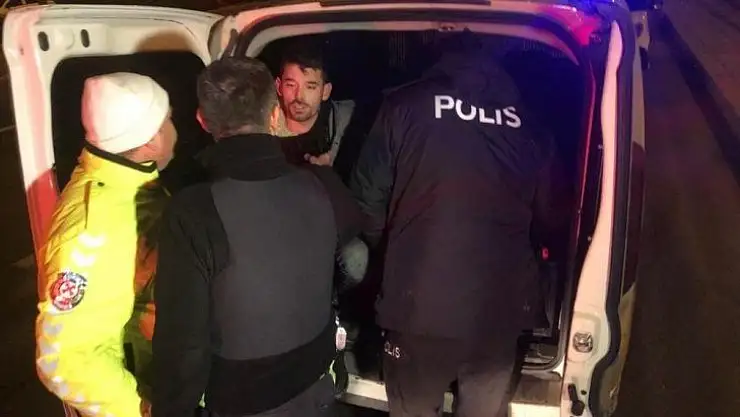 Başkent'te polisten kaçan alkollü ve ehliyetsiz sürücü kaza yaptı: 1 yaralı