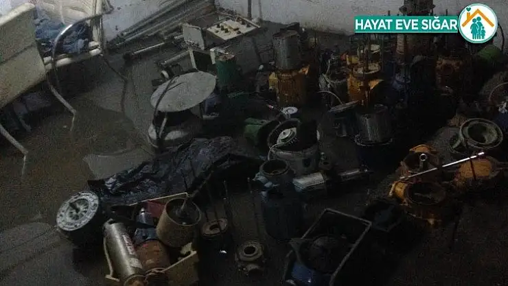 Başkent'te sağanak yağış su baskınlarına neden oldu