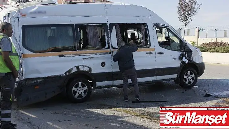 Başkentte servis aracı yan yattı: 2 yaralı