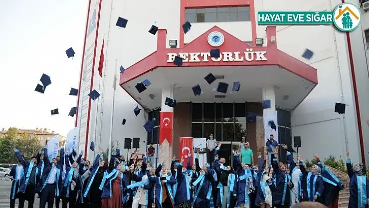 Batman Üniversitesin 'de öğrencilerin mezuniyet heyecanı