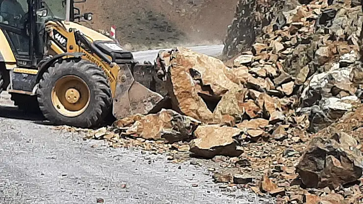 Battalgazi Belediyesi Kırsalda Yol Kalitesini Artırıyor