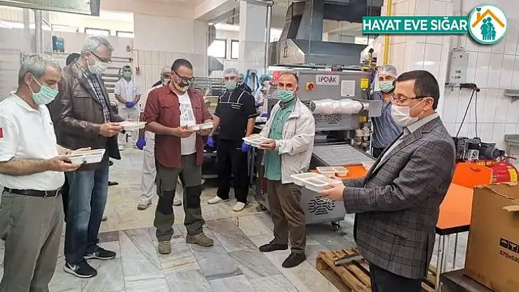 Bayramda çalışan aşçılara teşekkür ziyareti