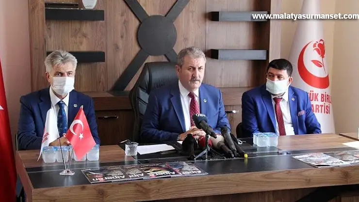 BBP Genel Başkanı Destici: ''Sanki elini kolunu sallayan ülkeye geliyormuş gibi bir iki kanaldan görüntü geçiliyor''