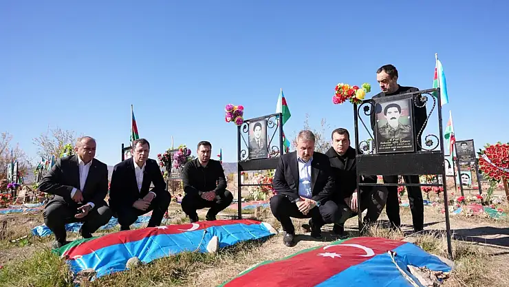 BBP Genel Başkanı Destici, Ağdam'da şehitliği ziyaret etti