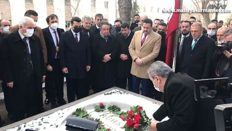 BBP Genel Başkanı Destici, merhum Yazıcıoğlu'nun kabrine ziyaret gerçekleştirdi