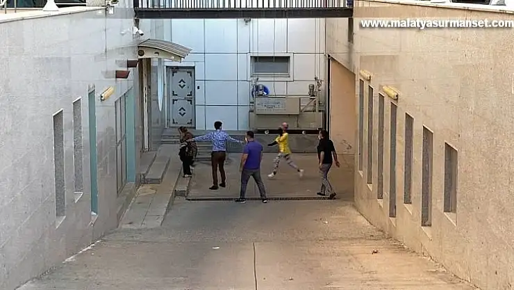 Bebeği canlı canlı gömmeye çalışan anne ve anneannenin şaşırtan ifadesi