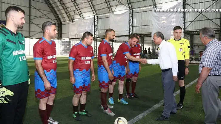 Belediyenin birimlerarası futbol turnuvası başladı