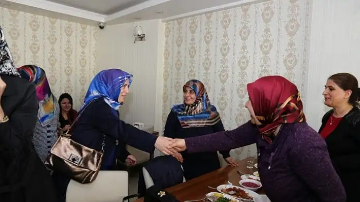 Belediyenin kadın çalışanları yemekte buluştu