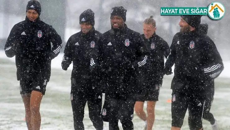 Beşiktaş kar altında çalıştı