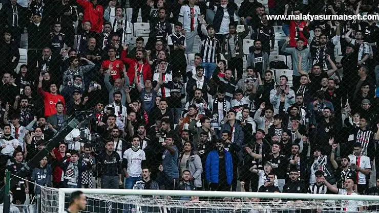 Beşiktaşlı taraftarlardan futbolculara tepki