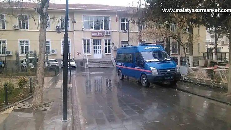 Besni'de bıçaklı kavga: 1 yaralı