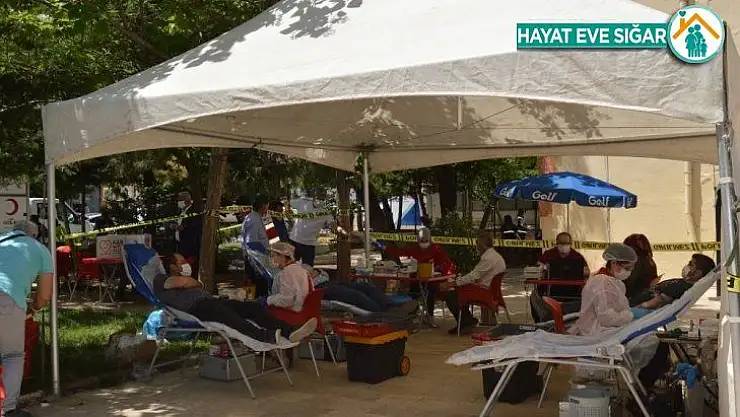 Besni'de Kızılay kan bağışlarını topladı