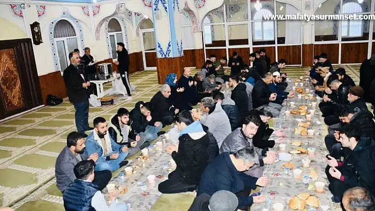 Besni Kaymakamı Nazlı Demir sabah namazı buluşmasına katıldı