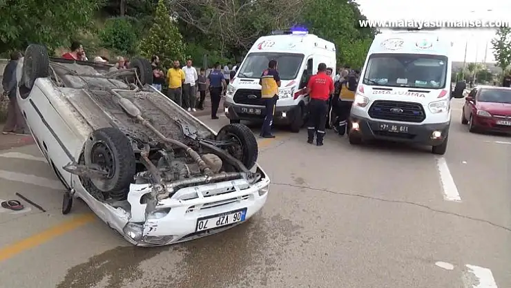 Beton bariyere çarpan otomobil 150 metre sürüklendi: 3 yaralı