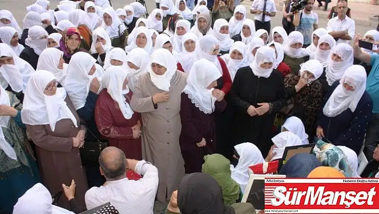 Beyaz tülbentli annelerden HDP önündeki ailelere destek