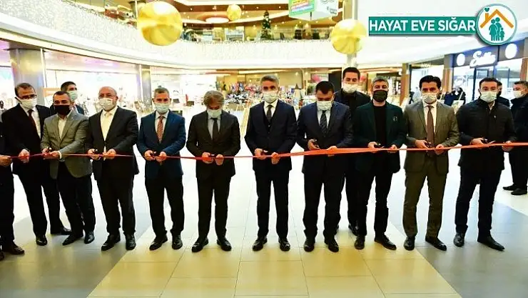 Beydağı Gençlik Merkezi'nin sergisi AVM'de açıldı