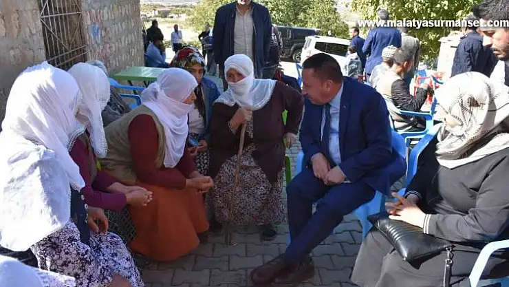 Beyoğlu, memleketi Lice'de vatandaşlara domates ikram etti