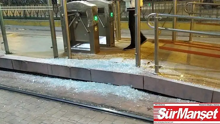 Beyoğlu'nda 7 yaşındaki çocuk tramvay ile peron arasına sıkıştı